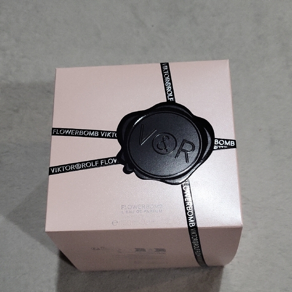 Viktor & Rolf Other - Viktor & Rolf Flowerbomb
